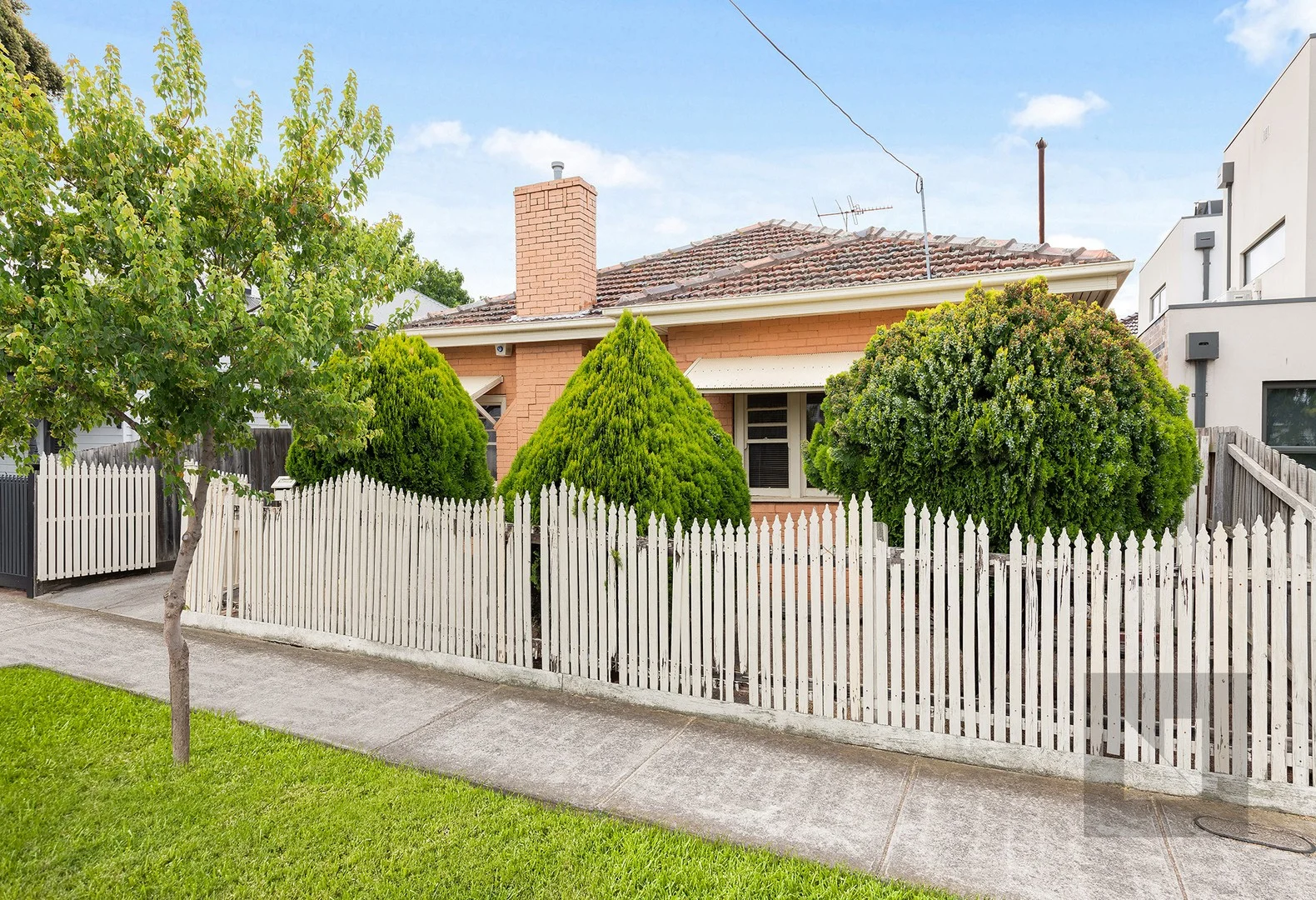 64 Charles Street (1/9)
