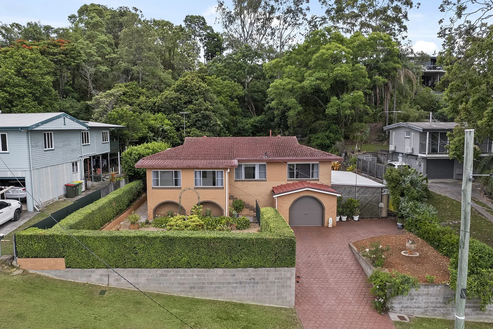 64 Minto Crescent (1/24)