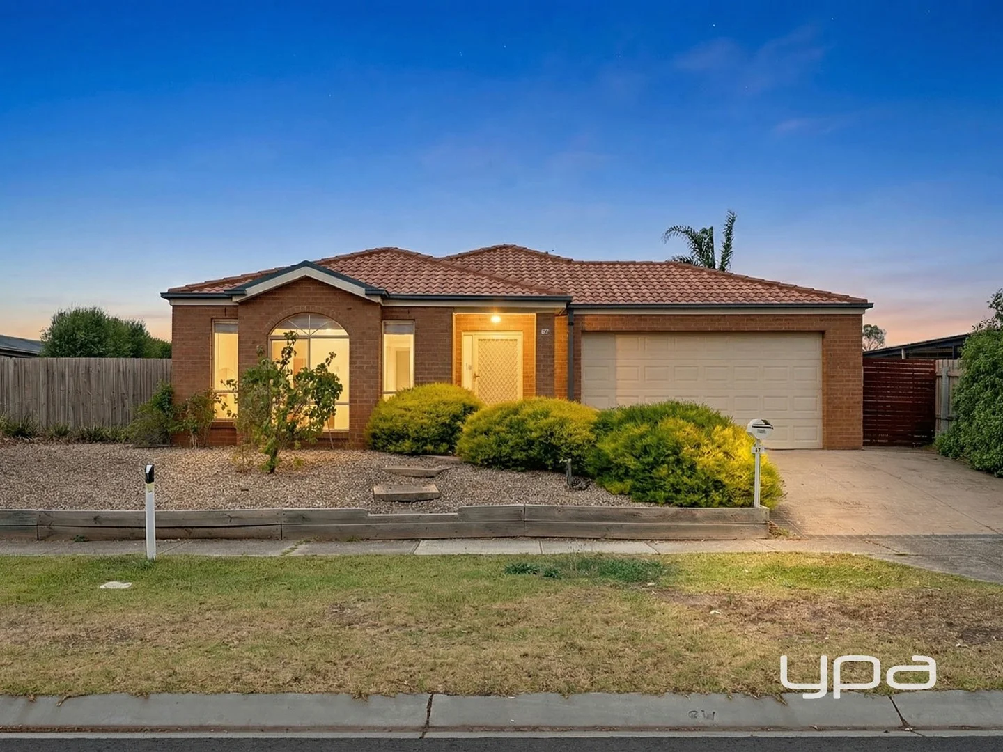 67 Dalray Crescent (1/19)