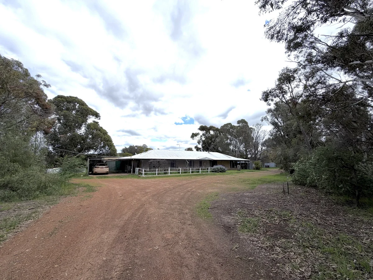 681 Clackline Toodyay Road (1/48)