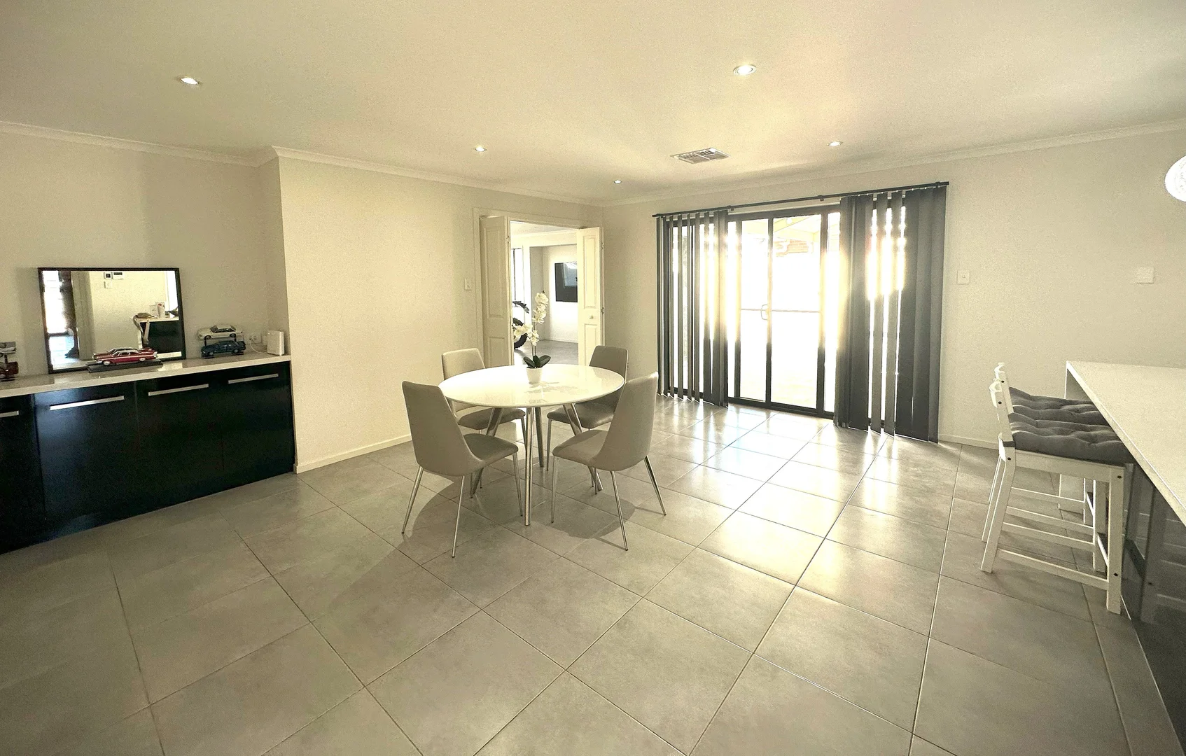 69 Pommern Way - Image 2