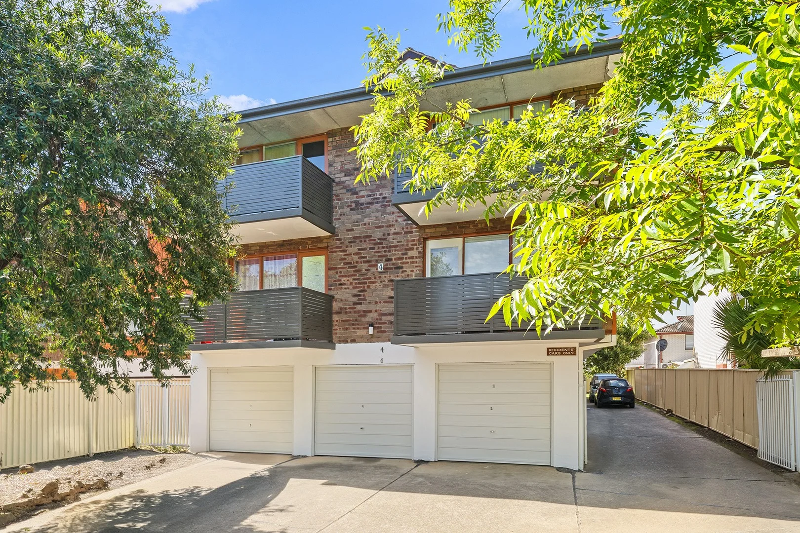 7/4 Clifford Avenue (1/9)