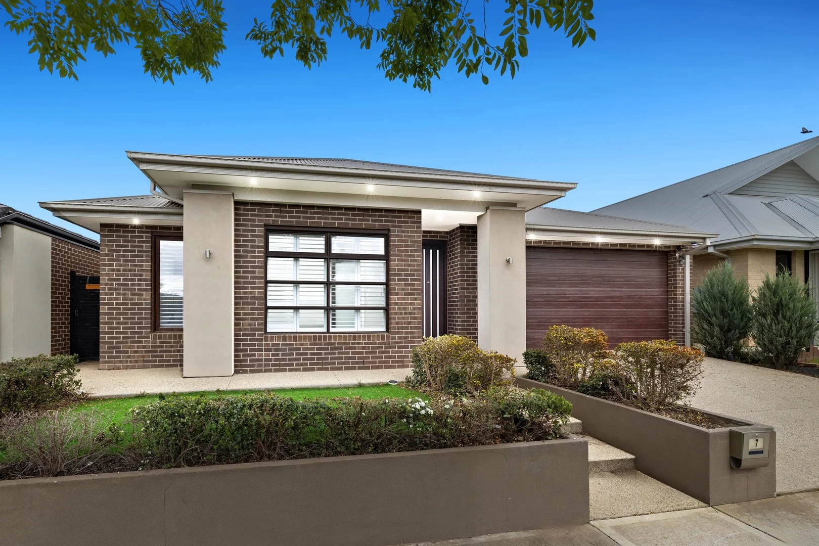 7 Brodrick Way (1/24)