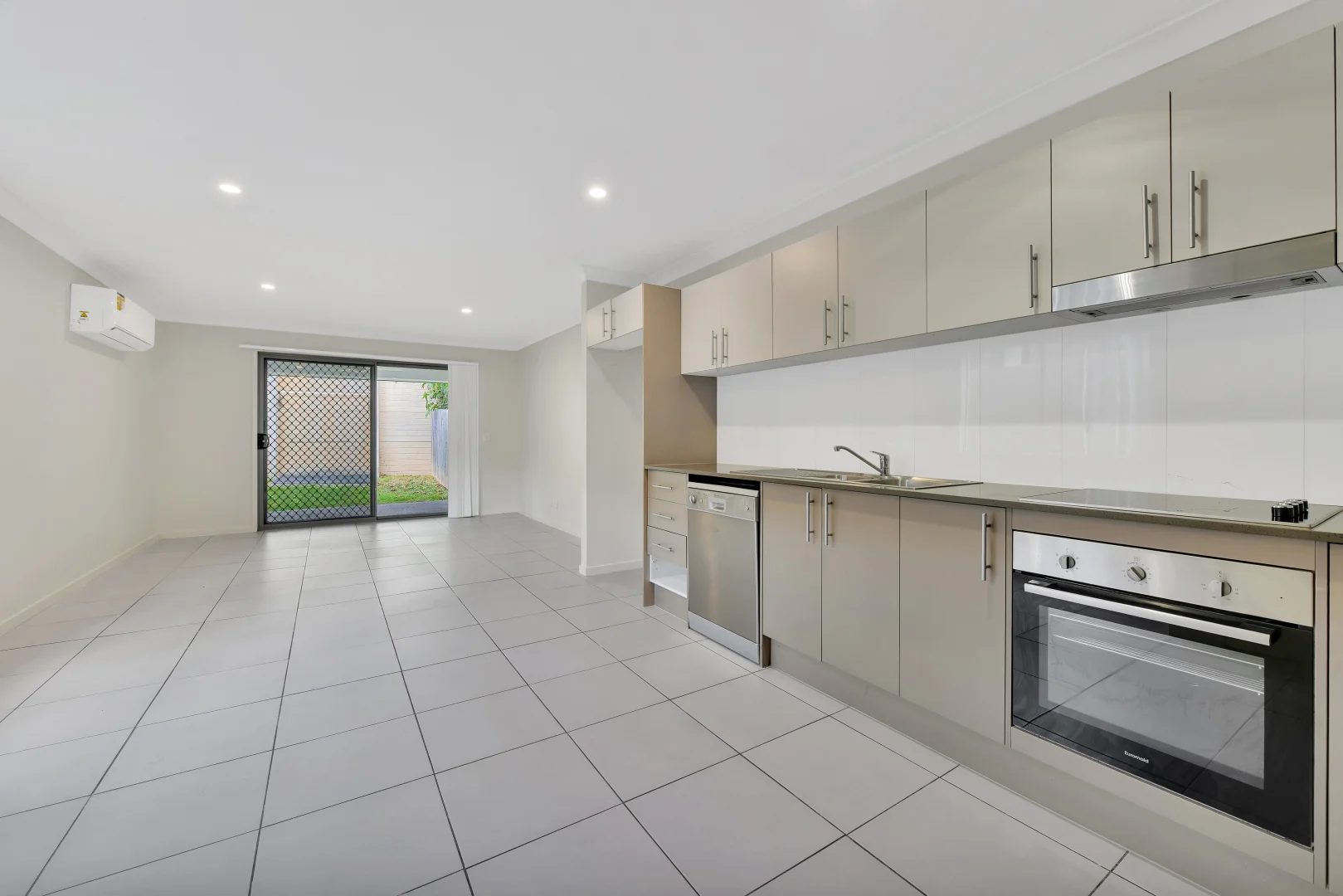 7 Essington Mews - Image 2