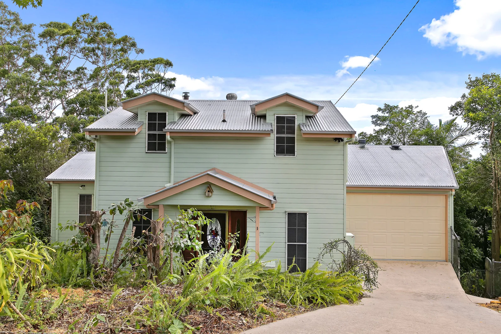 7 Falcon Court (1/19)