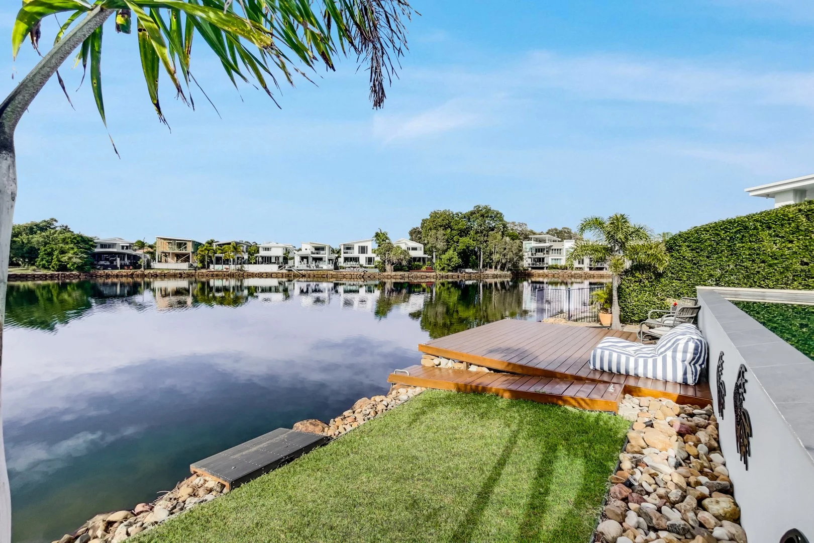 7 Oceanic Ct (1/36)