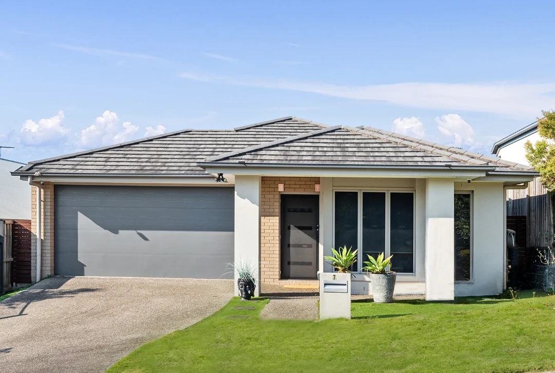 7 Palmerston Close (1/18)