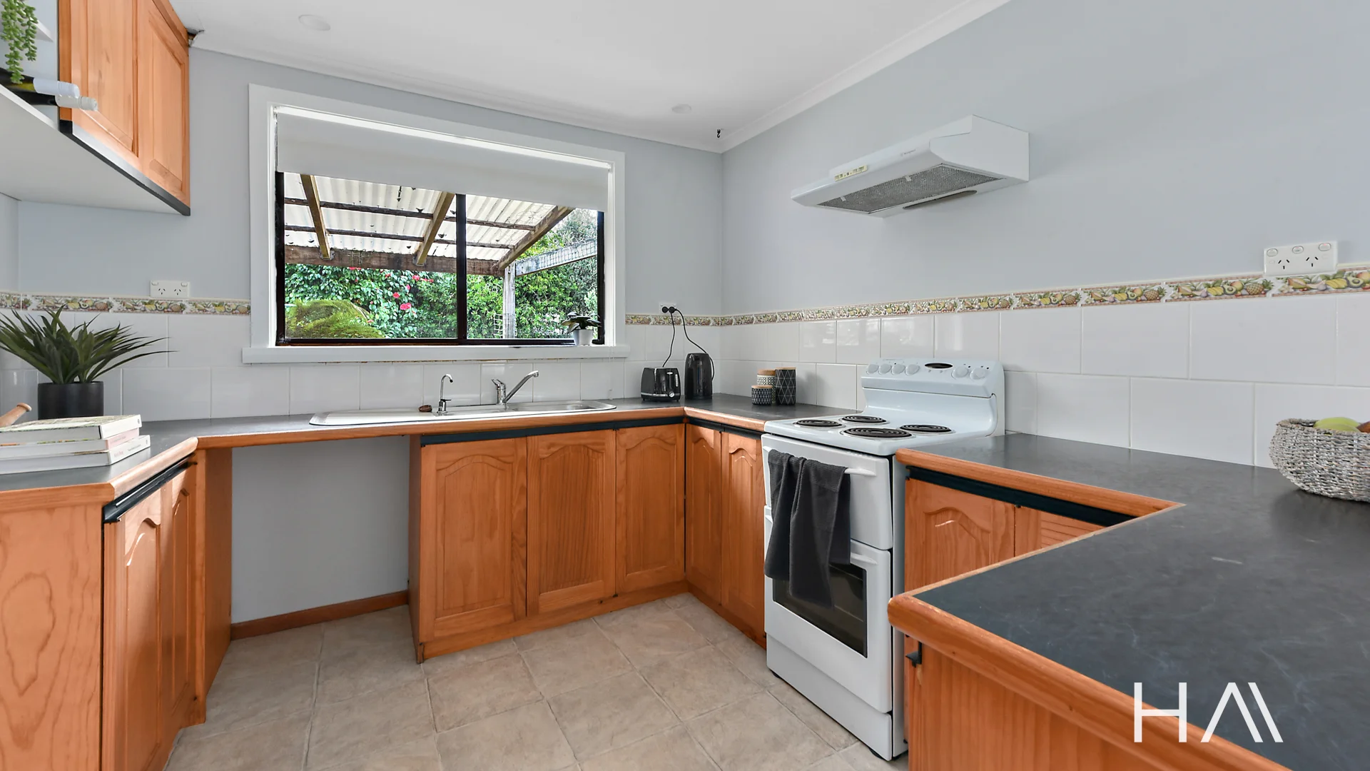 7 Picadilly Court - Image 2
