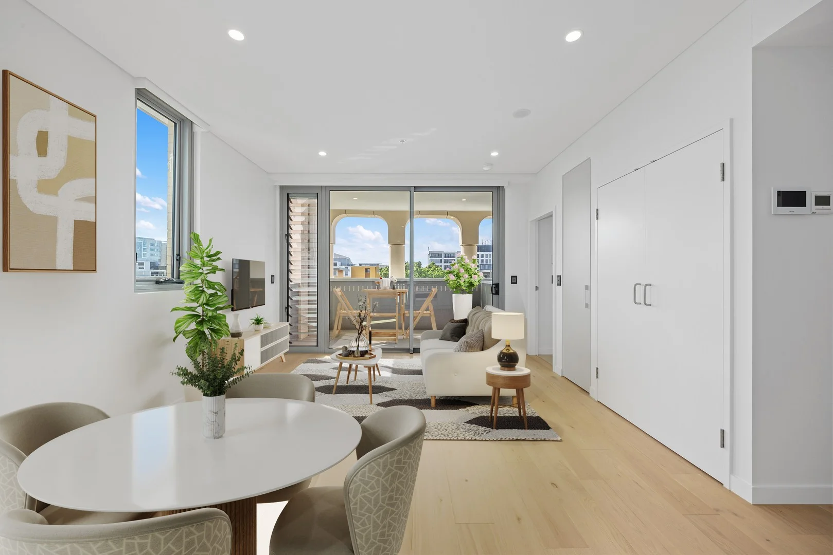 702/16 Rothschild Avenue (1/7)