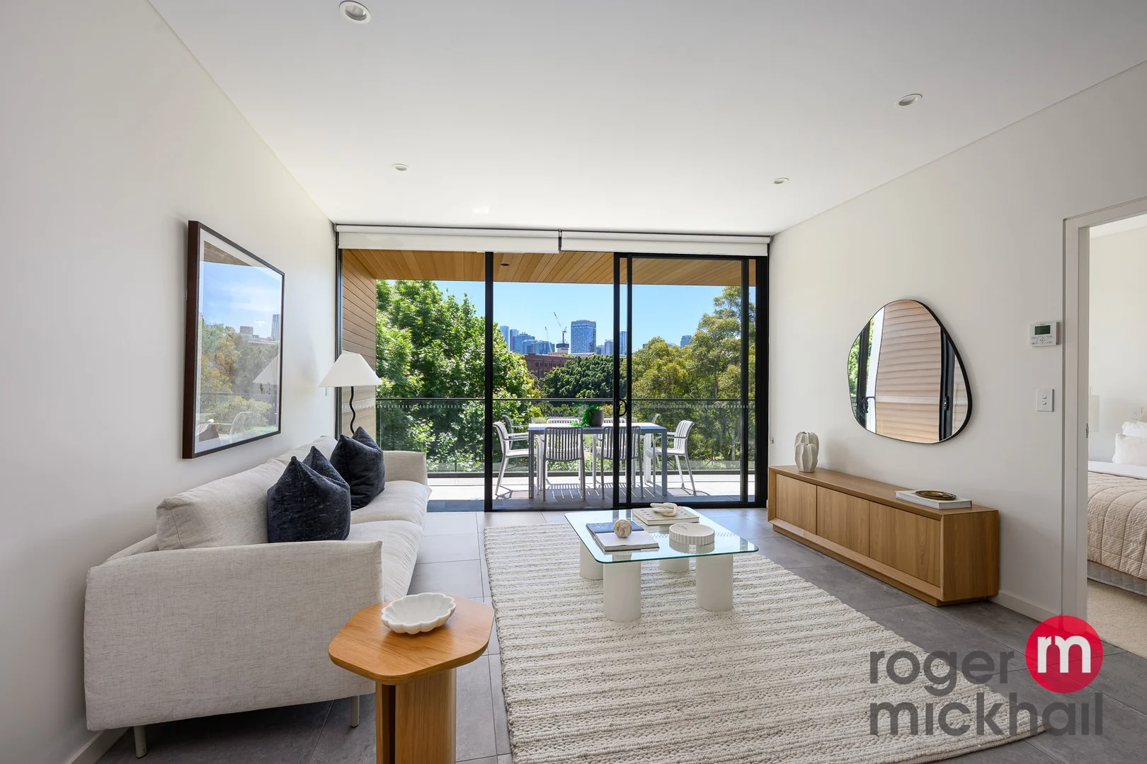 702/2F Wentworth Park Road (1/16)