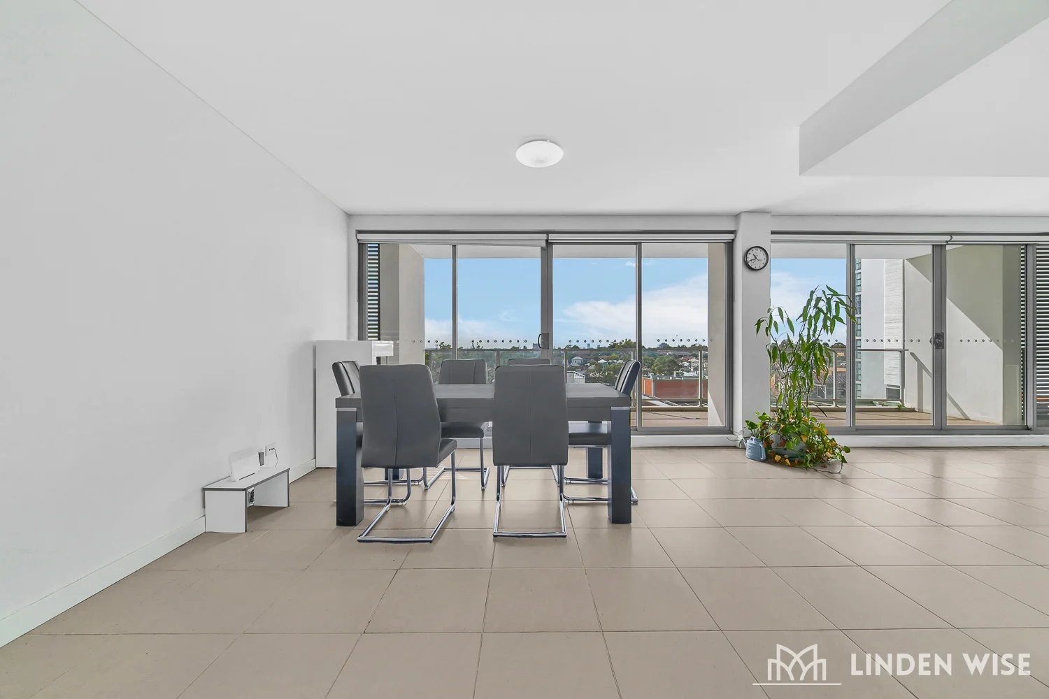 705/25 Cowper Street (1/19)