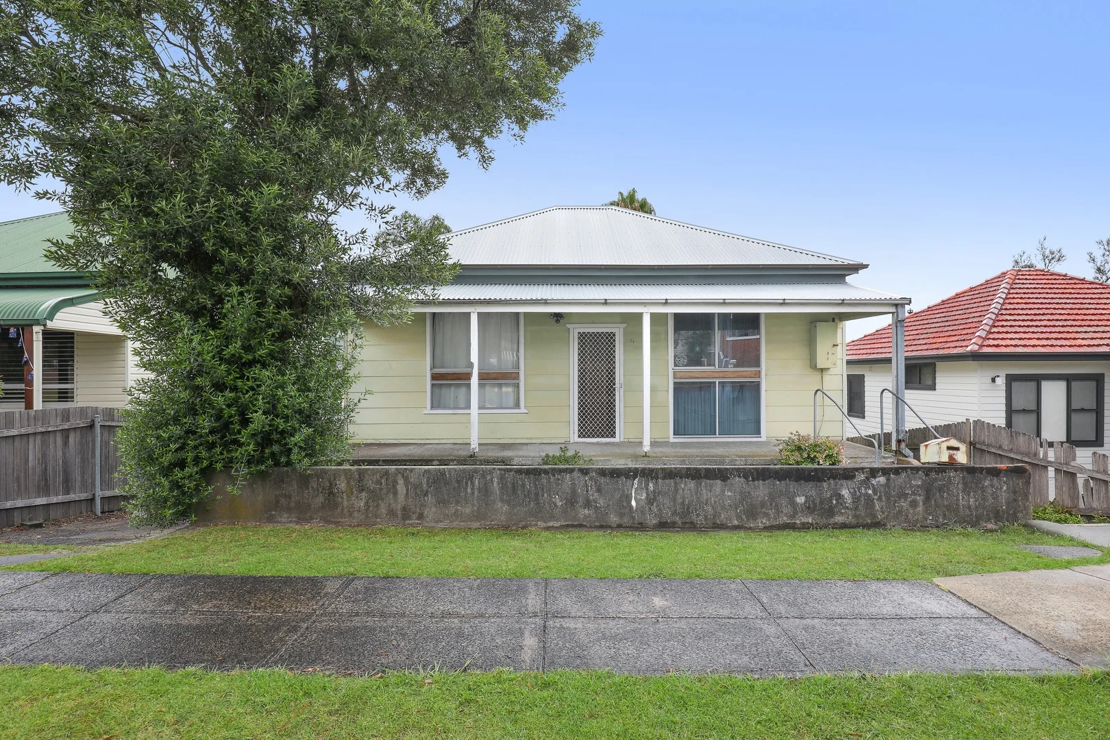 71 Russell Street (1/9)