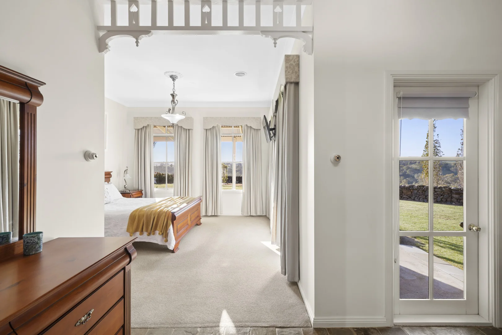 712 North Redesdale Road - Image 4