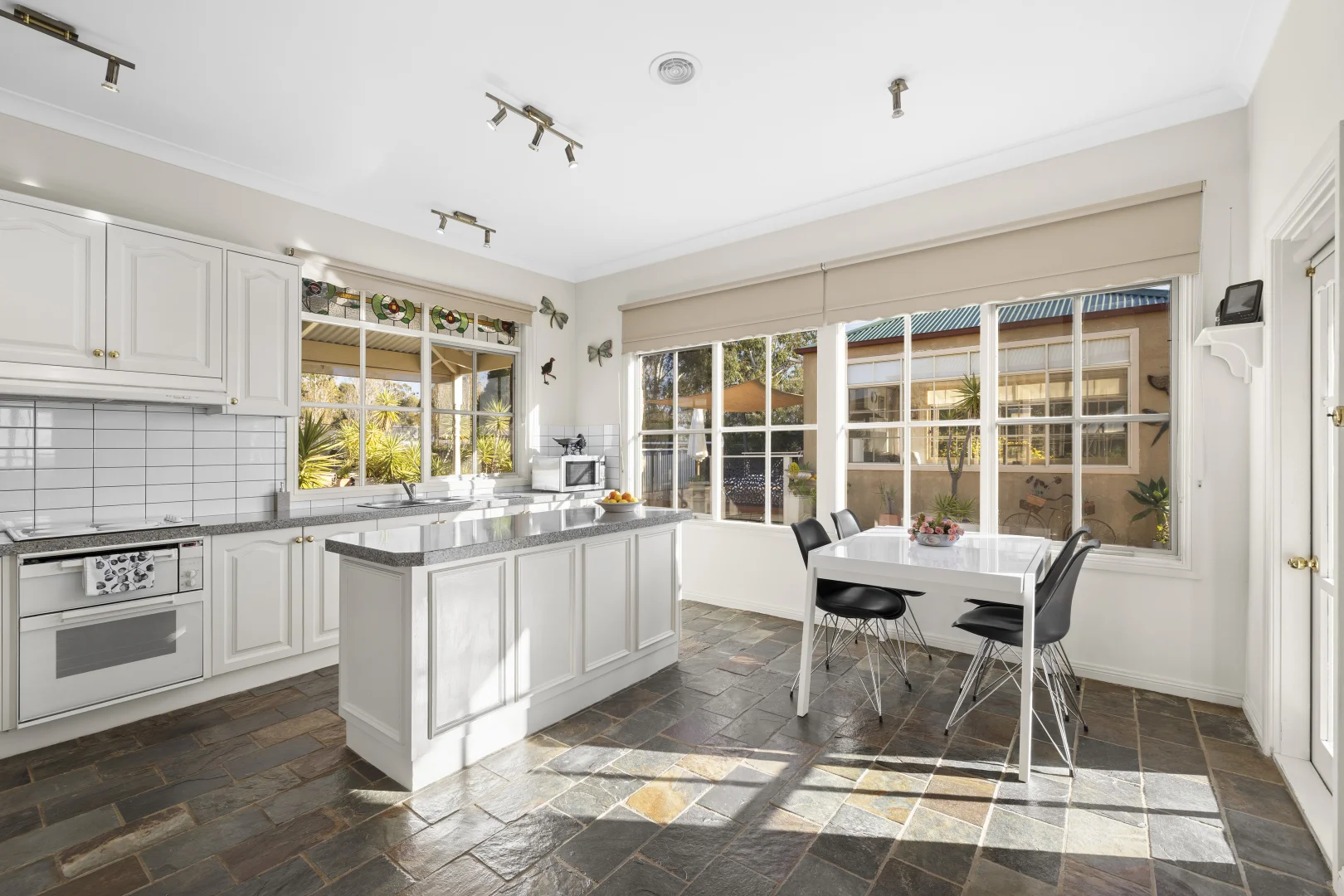 712 North Redesdale Road - Image 2
