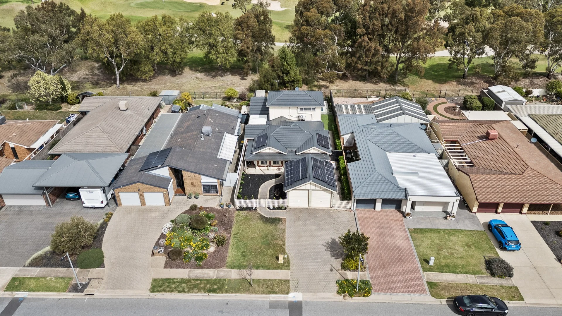 74 Lochside Drive (1/33)