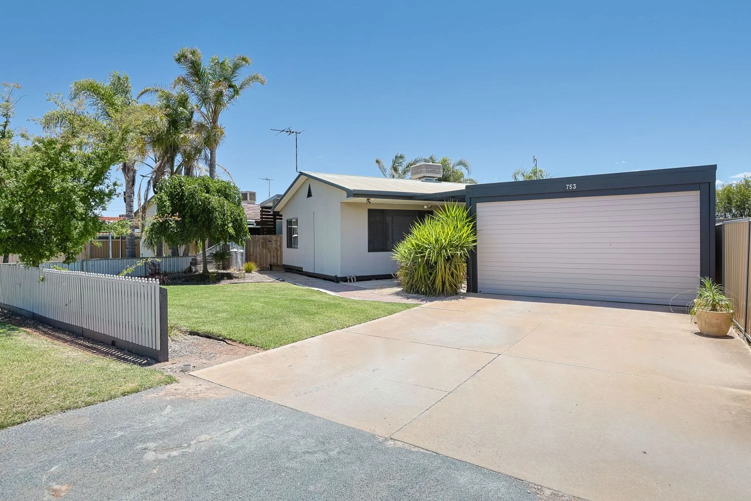 753 Karadoc Avenue (1/1)