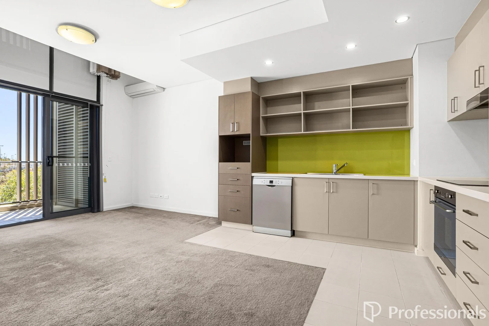 76/16 Midgegooroo Avenue (1/14)