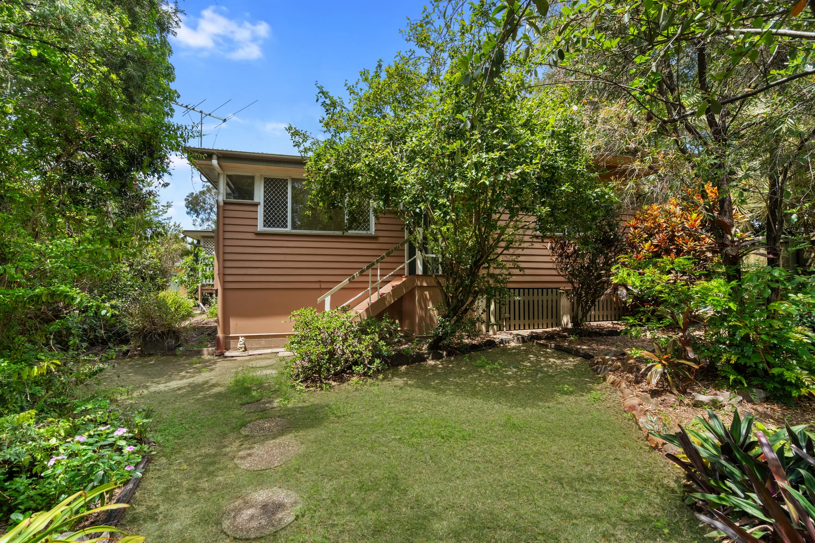 76 Fernvale Road (1/1)