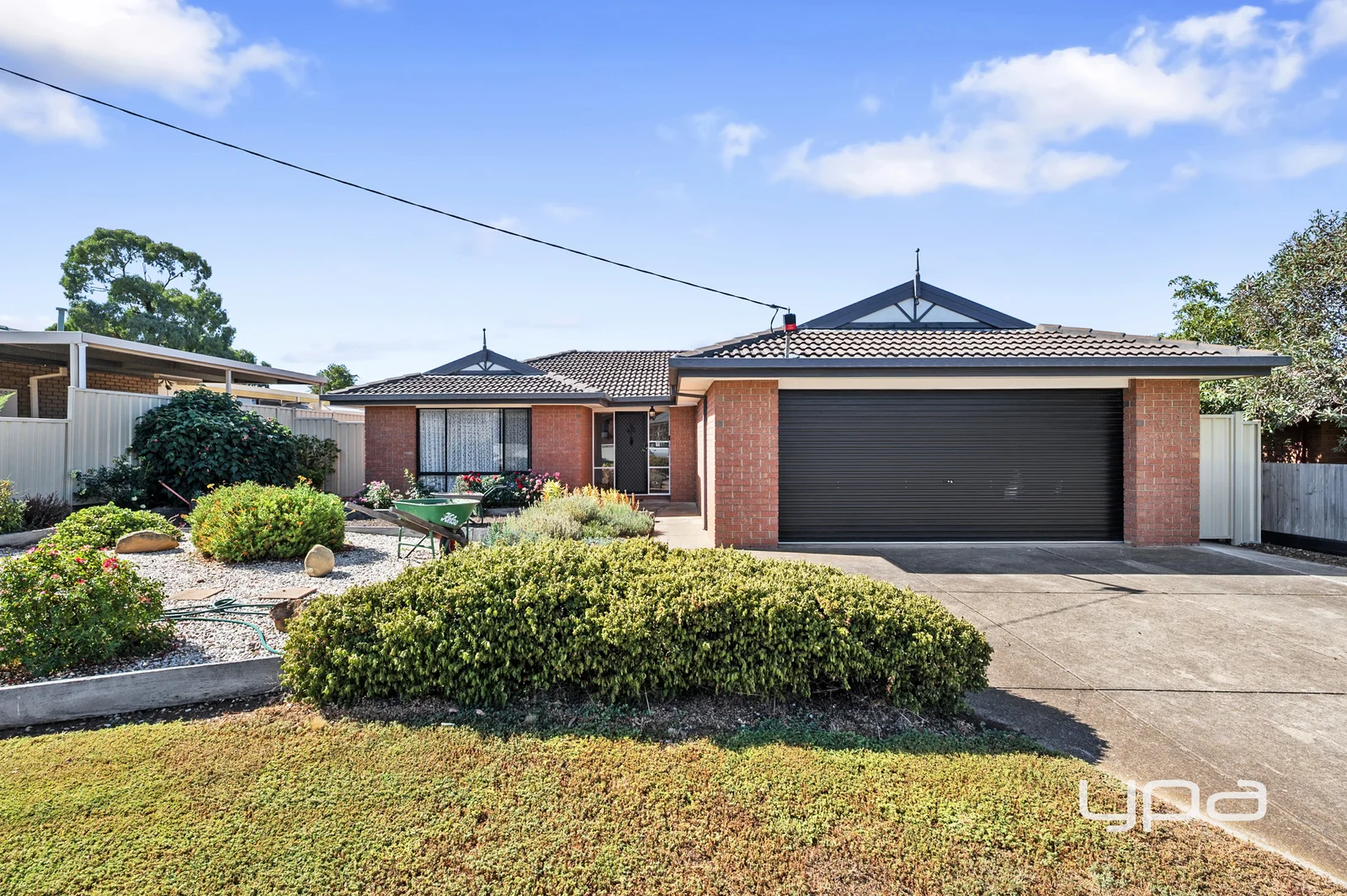 76 Holts Lane (1/25)