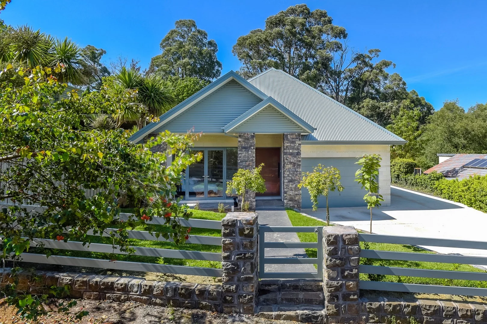 762 Mount Macedon Road (1/16)
