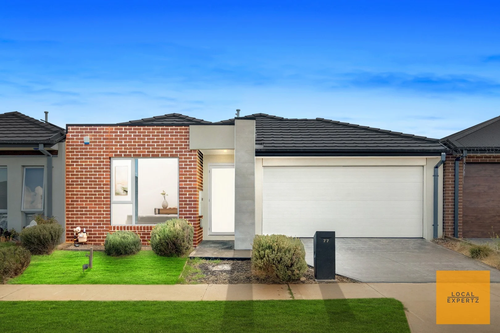77 Adelong Boulevard (1/17)