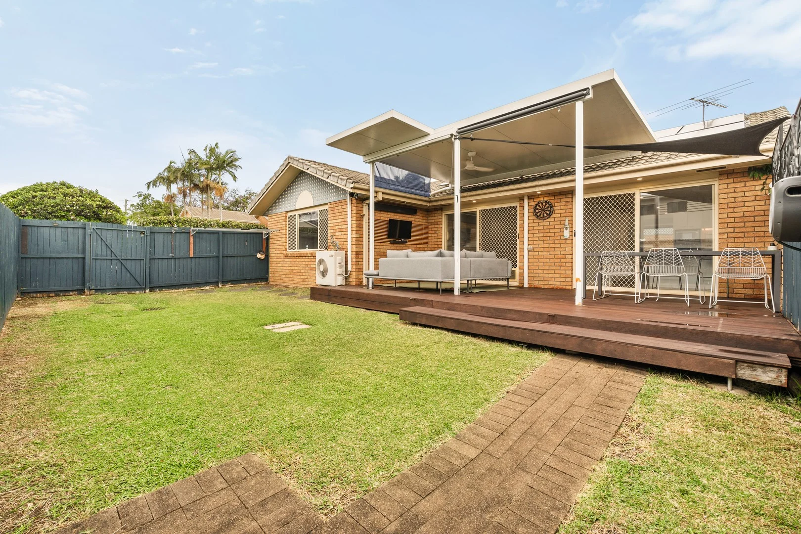 8/10 Taigum Place (1/23)
