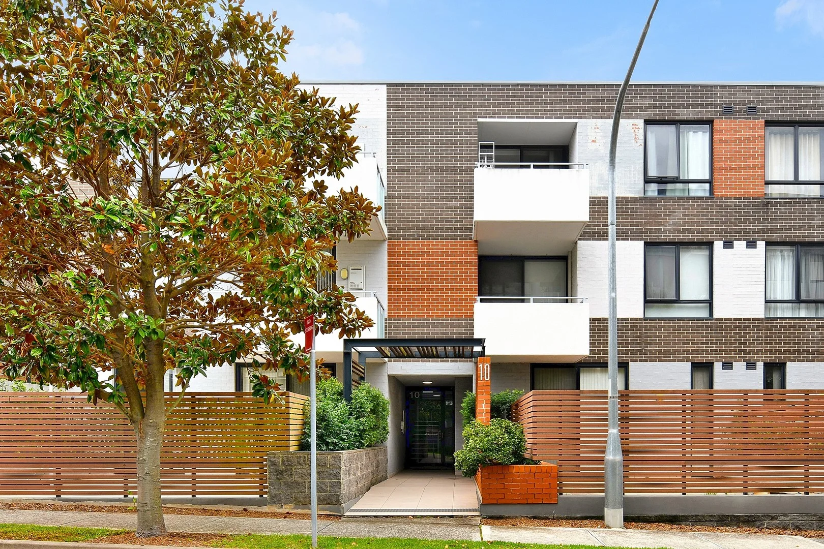 8/10 Victa Street (1/12)
