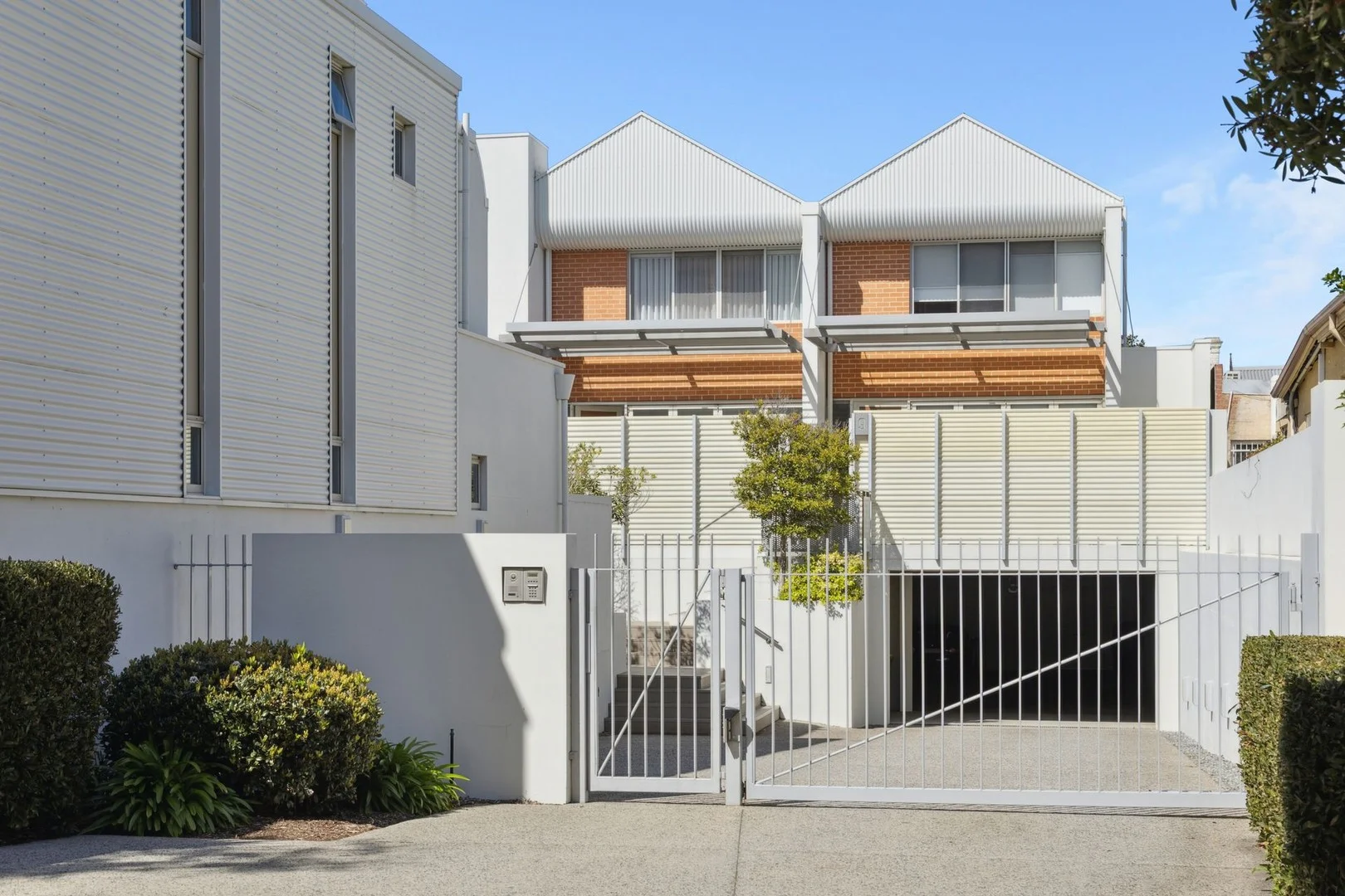 8/183 Roberts Road (1/30)