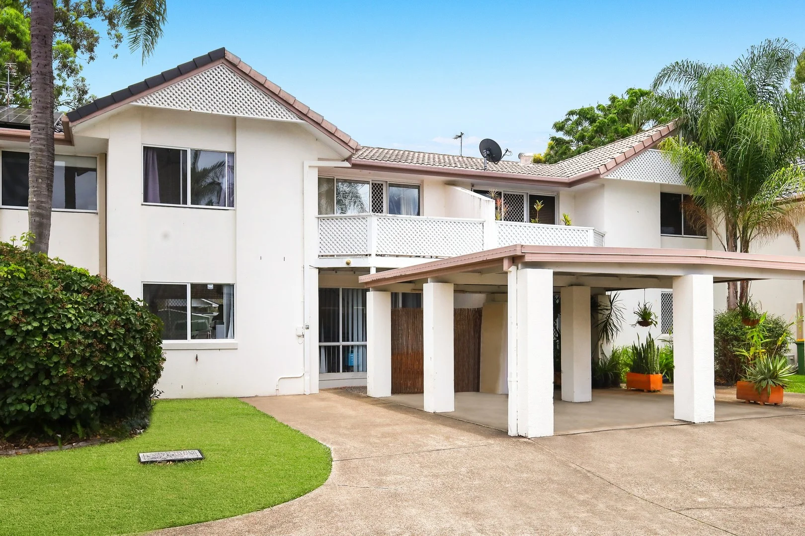 8/2 St Kevins Avenue (1/18)