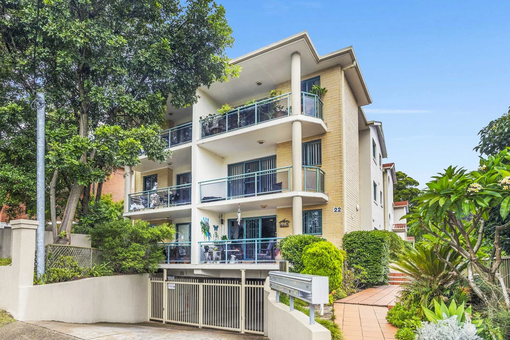 8/22 Merton Street