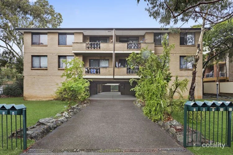 8/22 Paton Street (1/6)
