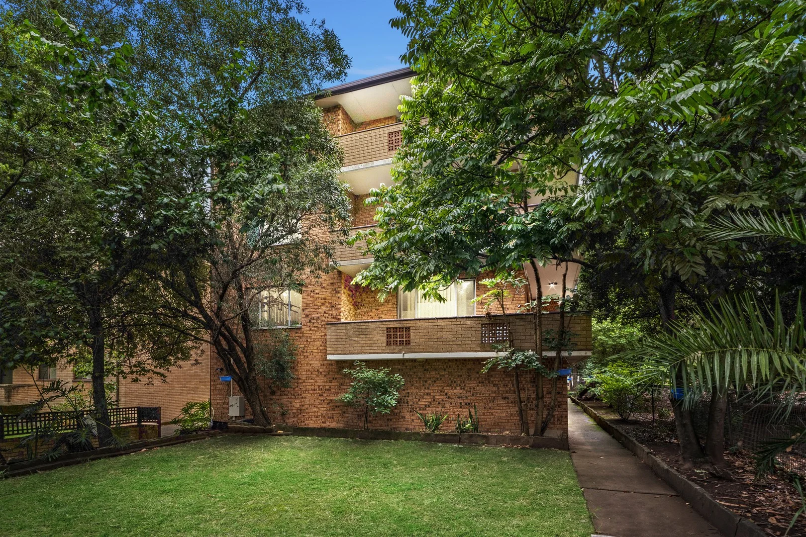 8/45 Wigram Street (1/11)