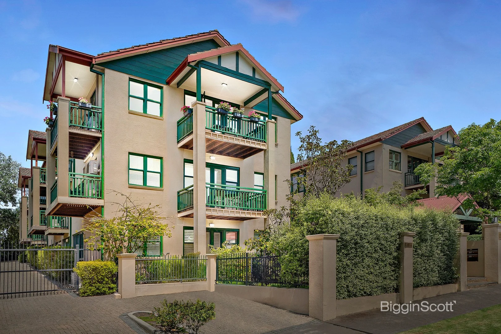 8/6-10 Wyuna Avenue (1/14)