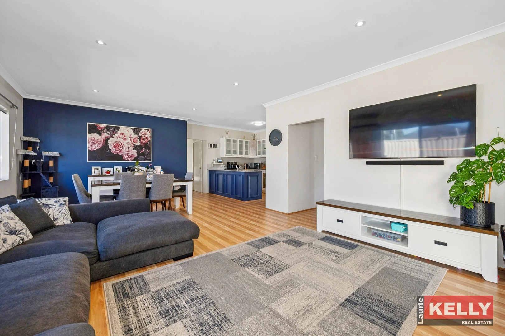 8/8 Hotchkin Place (1/32)