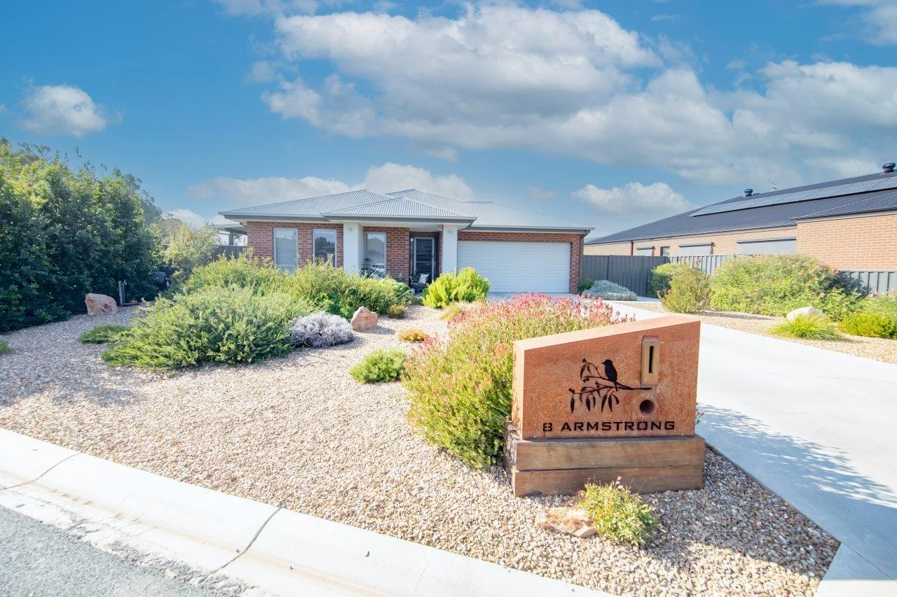 8 Armstrong Drive (1/1)