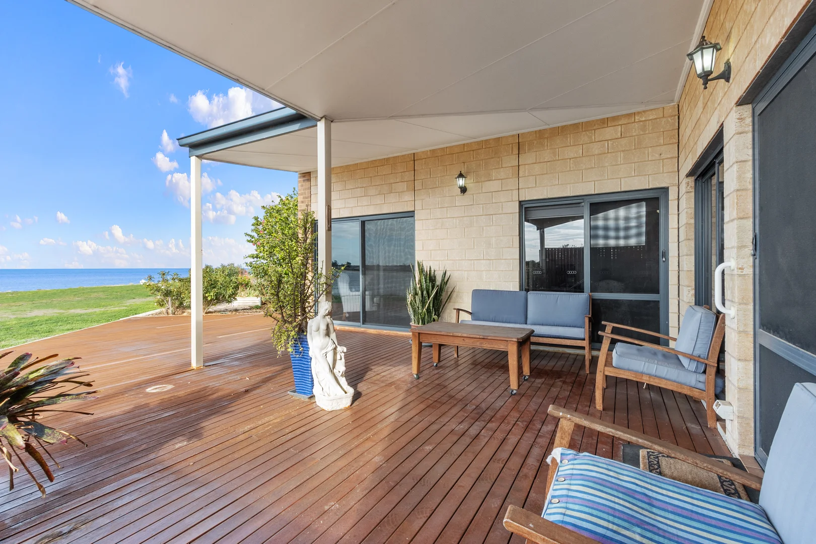 8 Beach Road - Image 5