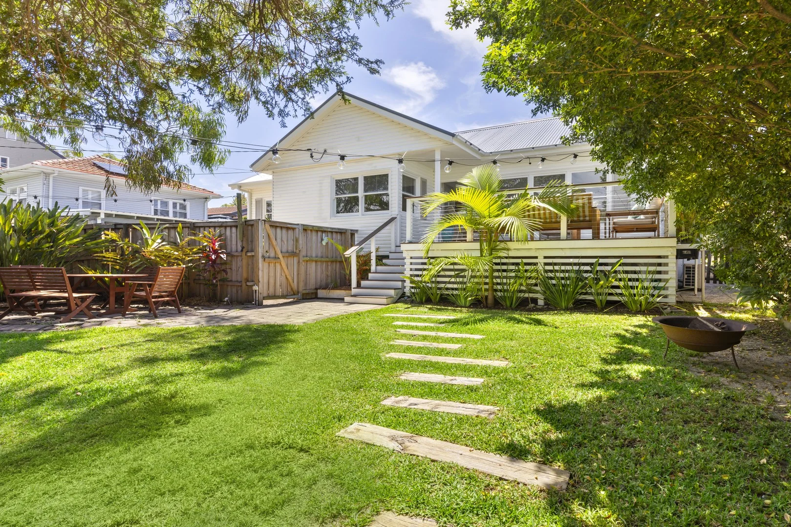 8 Blackbutts Road (1/9)