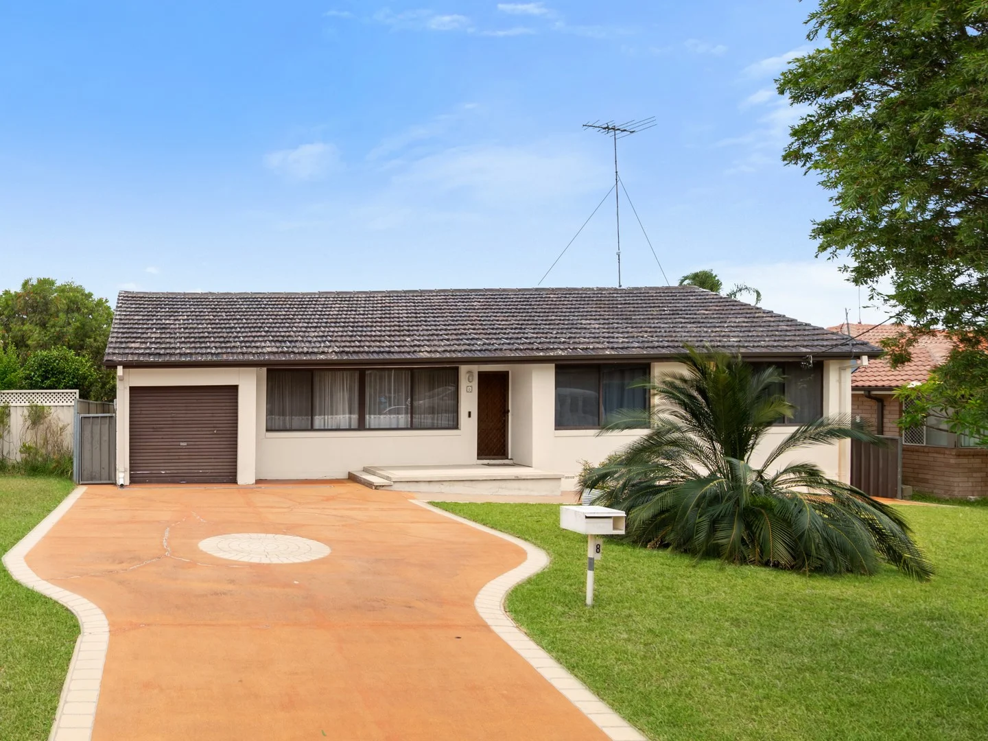 8 Bowes Avenue (1/13)