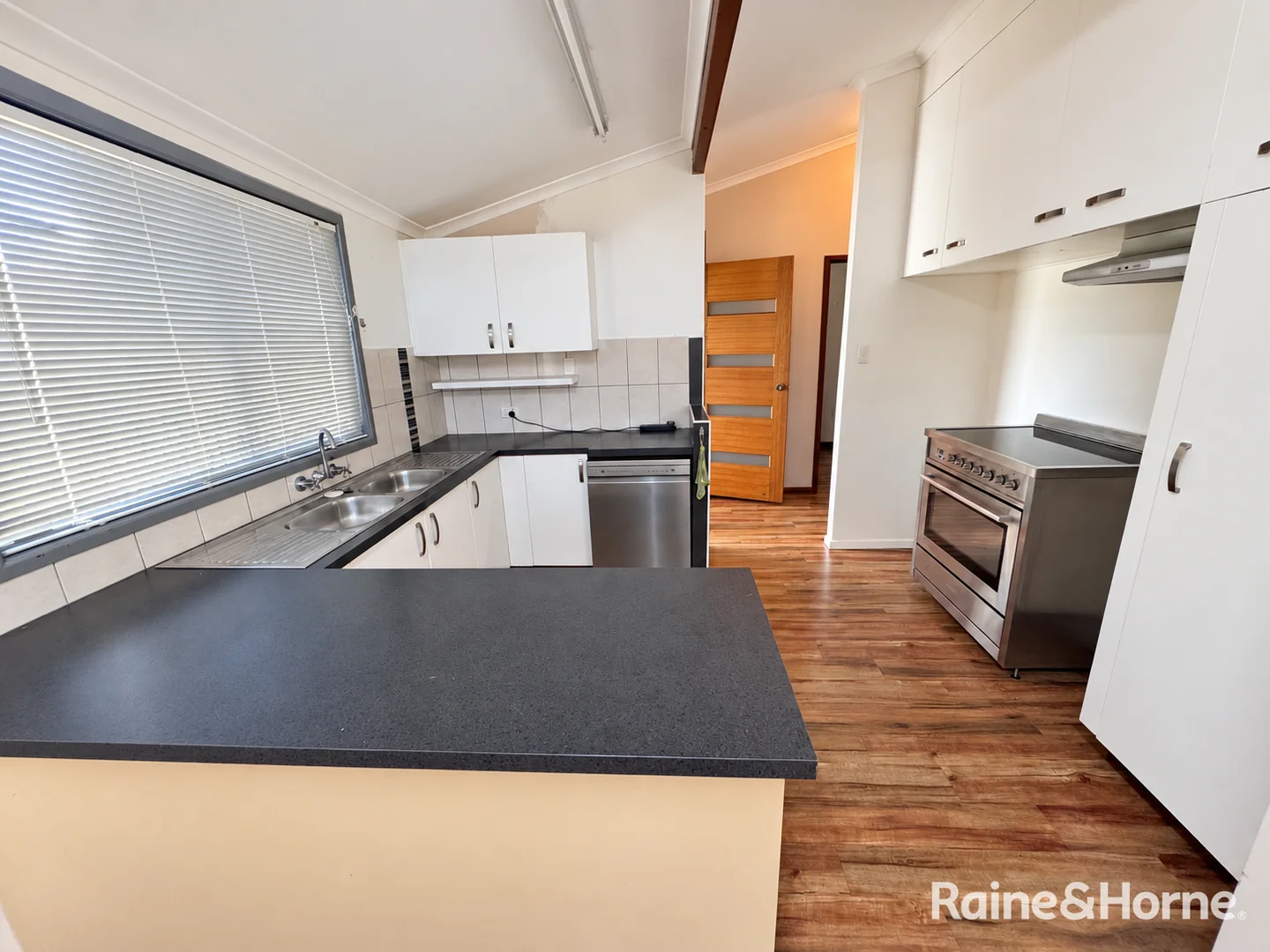 8 Buckingham Street - Image 3