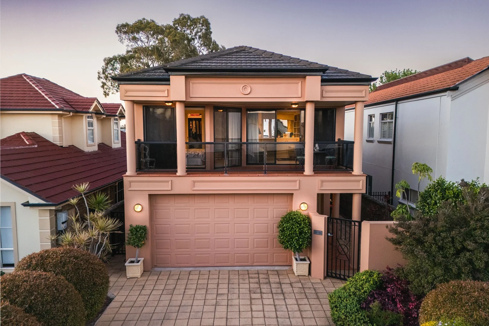 8 Carey Close (1/29)
