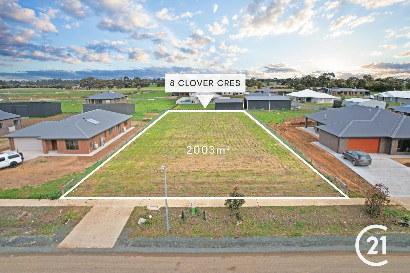 8 Clover Crescent (1/3)
