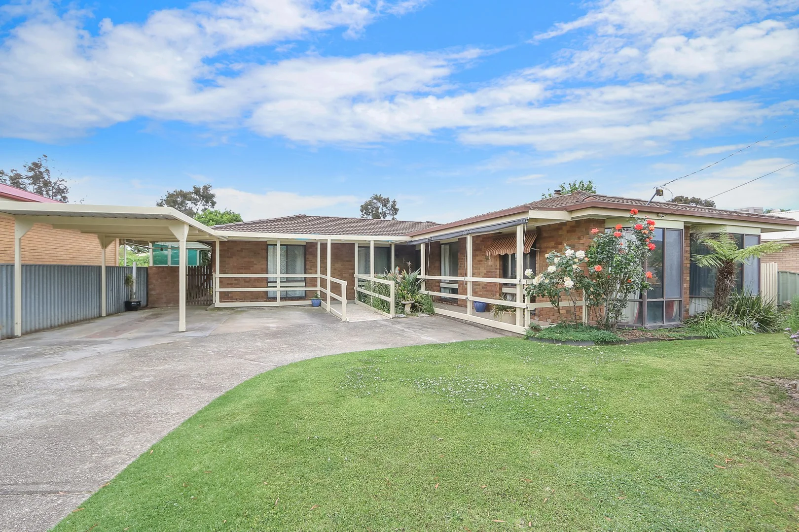 8 Currajong Court (1/11)