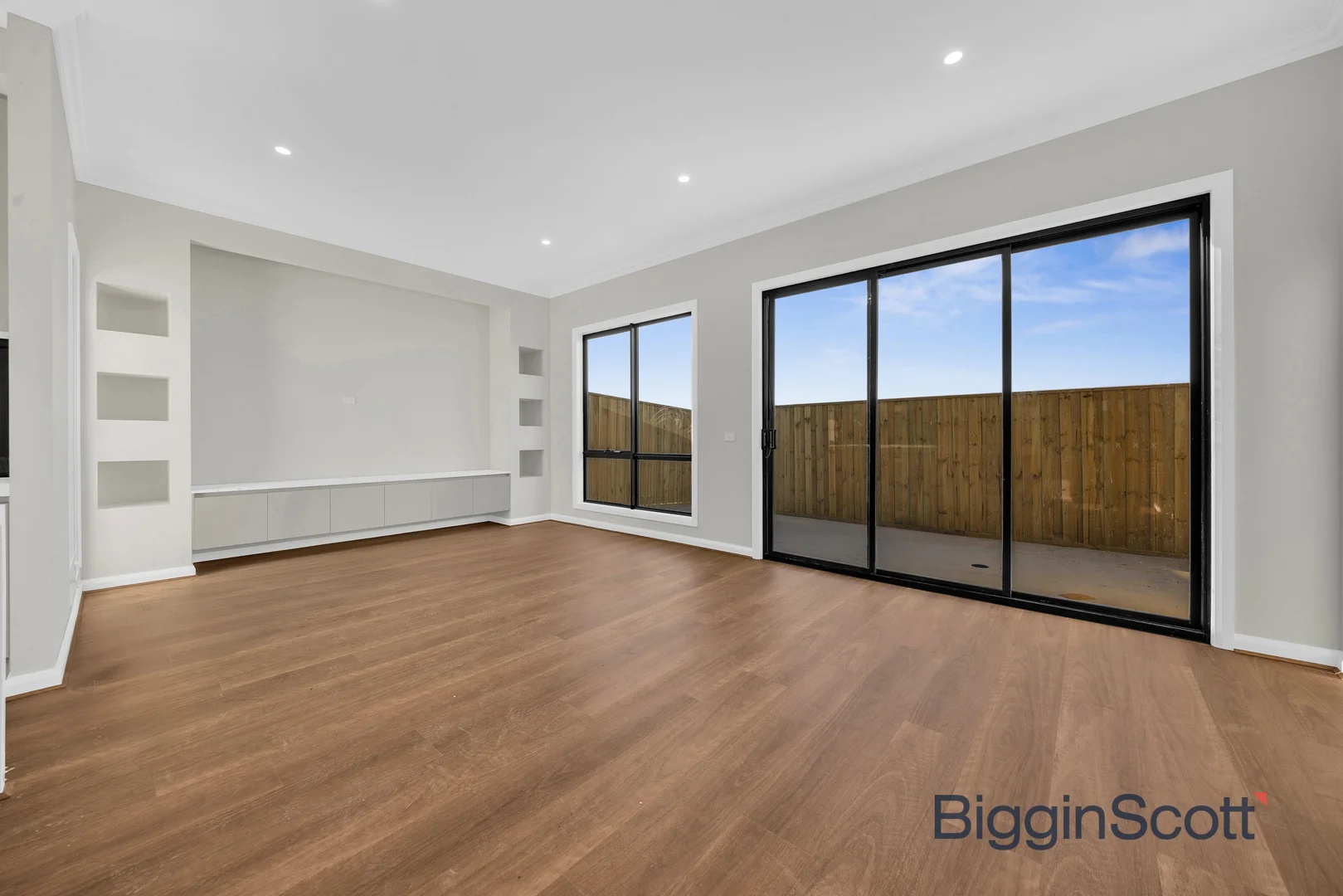 8 Dunphy Street (1/16)
