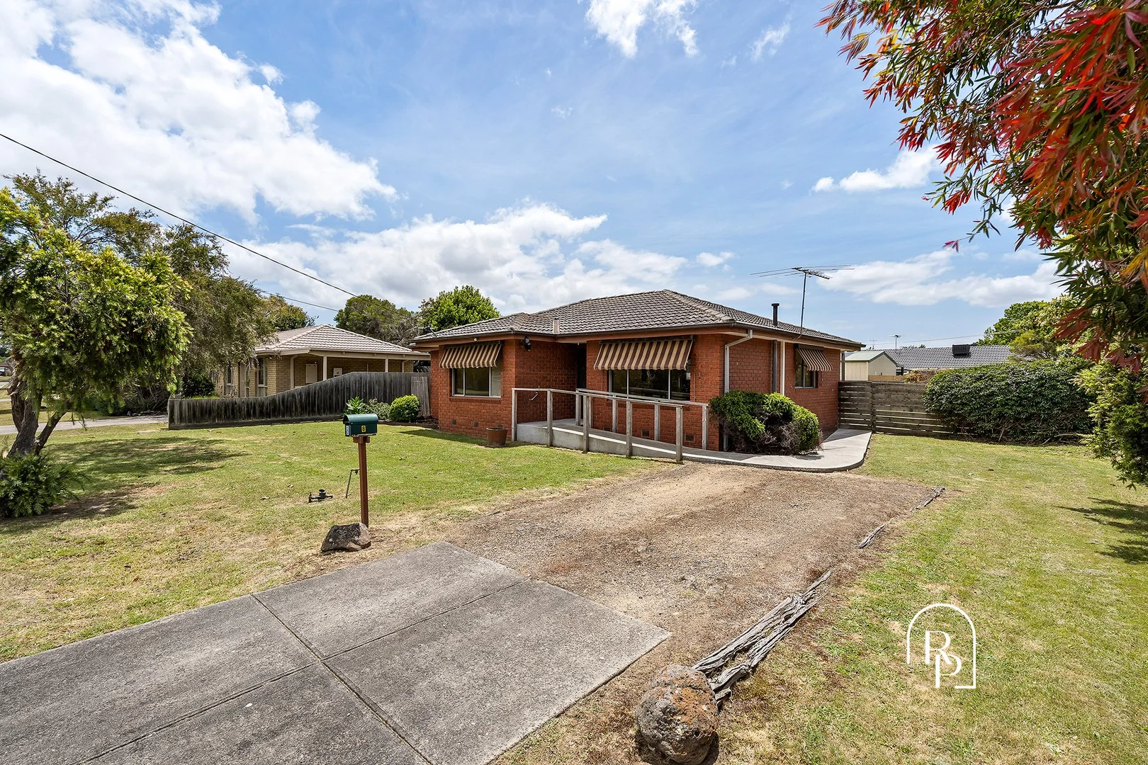 8 Edward Court (1/1)