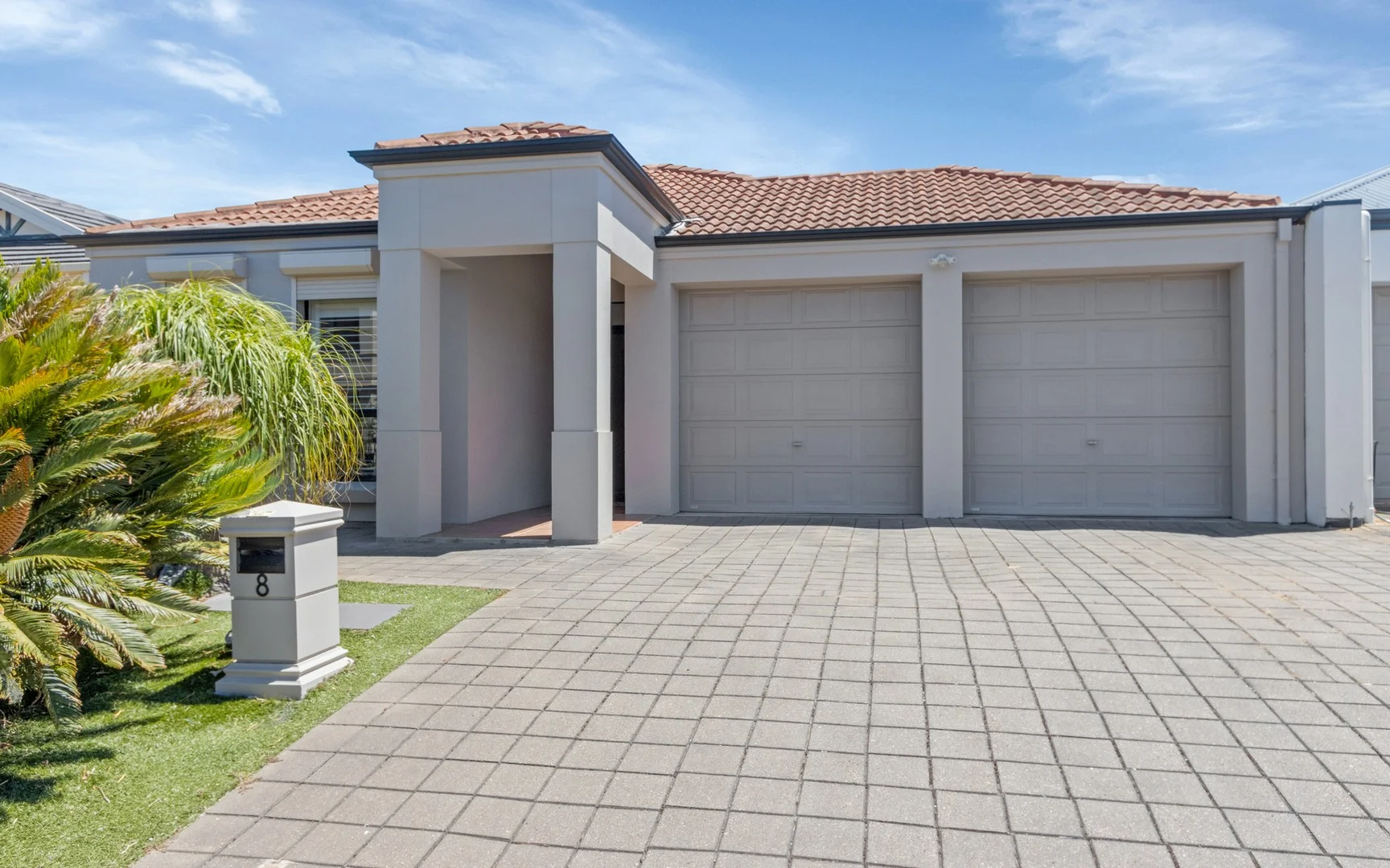 8 Grange Court (1/1)