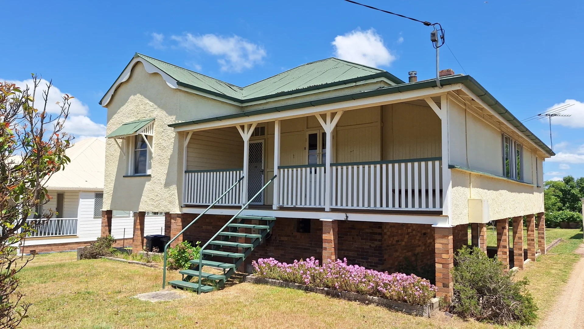 8 Granite St (1/17)