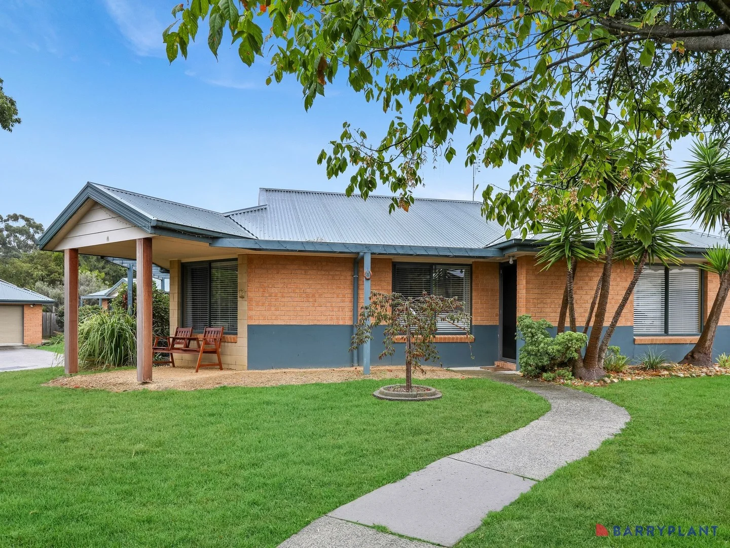 8 Grevillea Way (1/10)