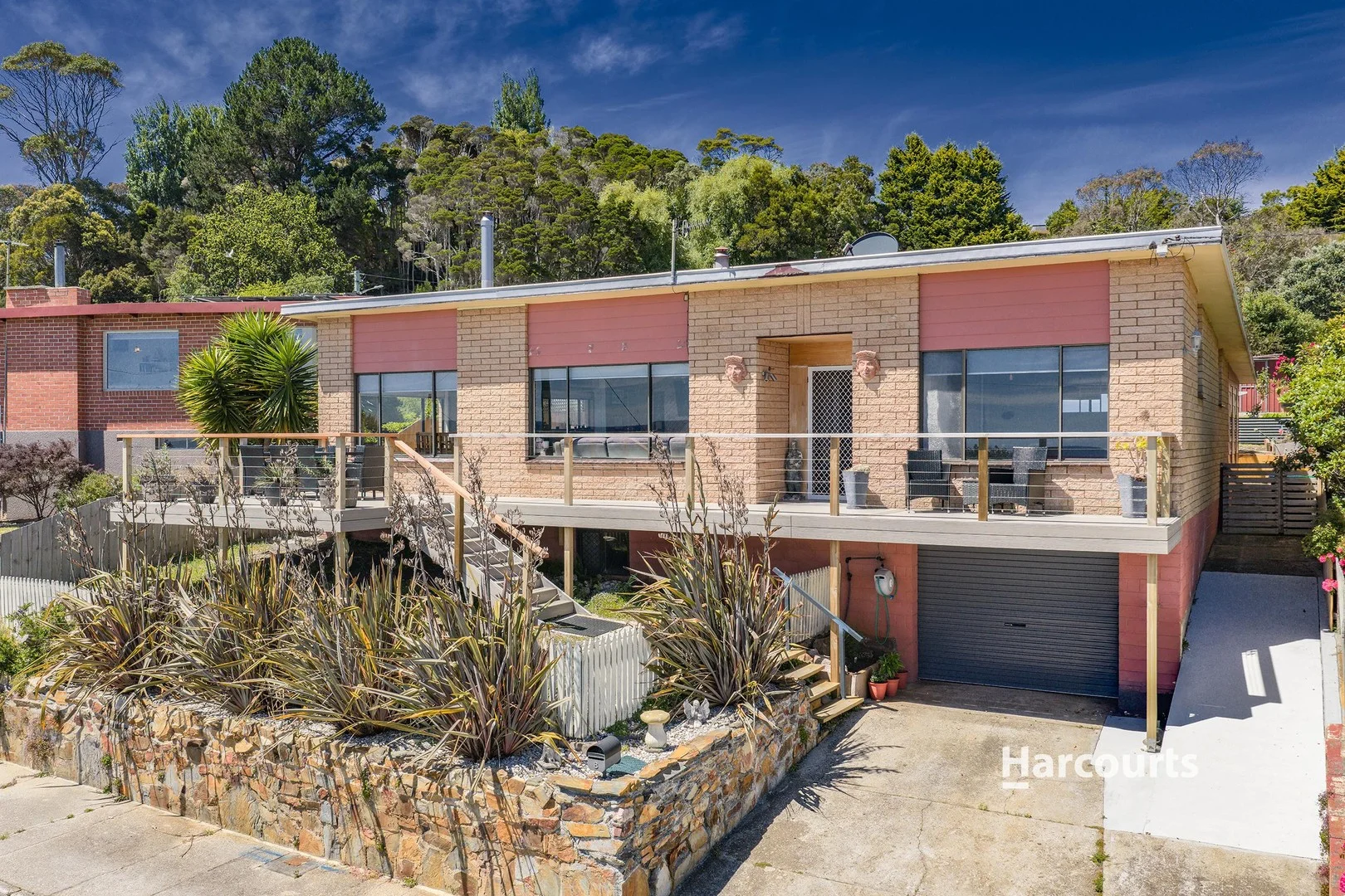 8 Hampson Street (1/3)