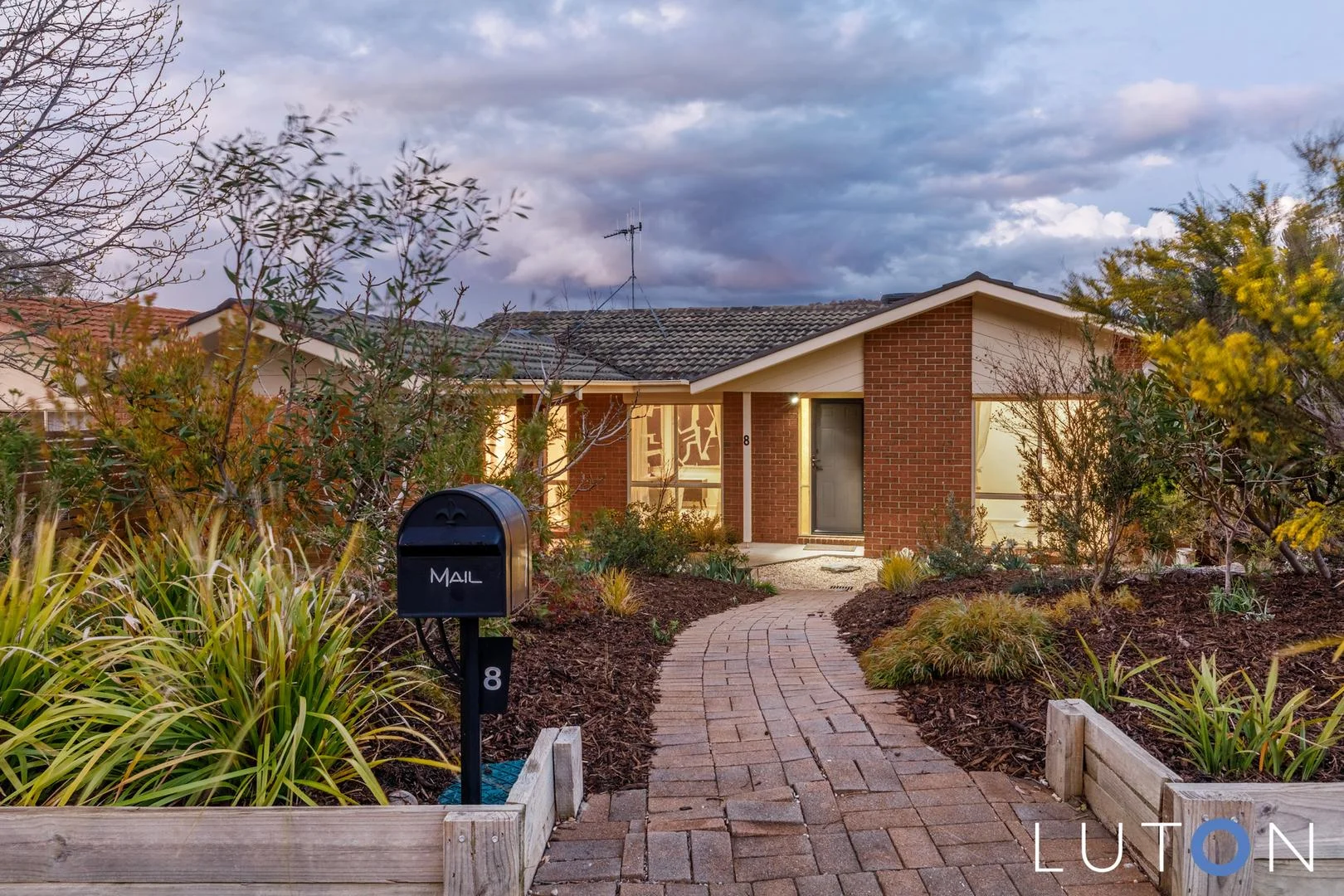 8 Hindle Place (1/27)
