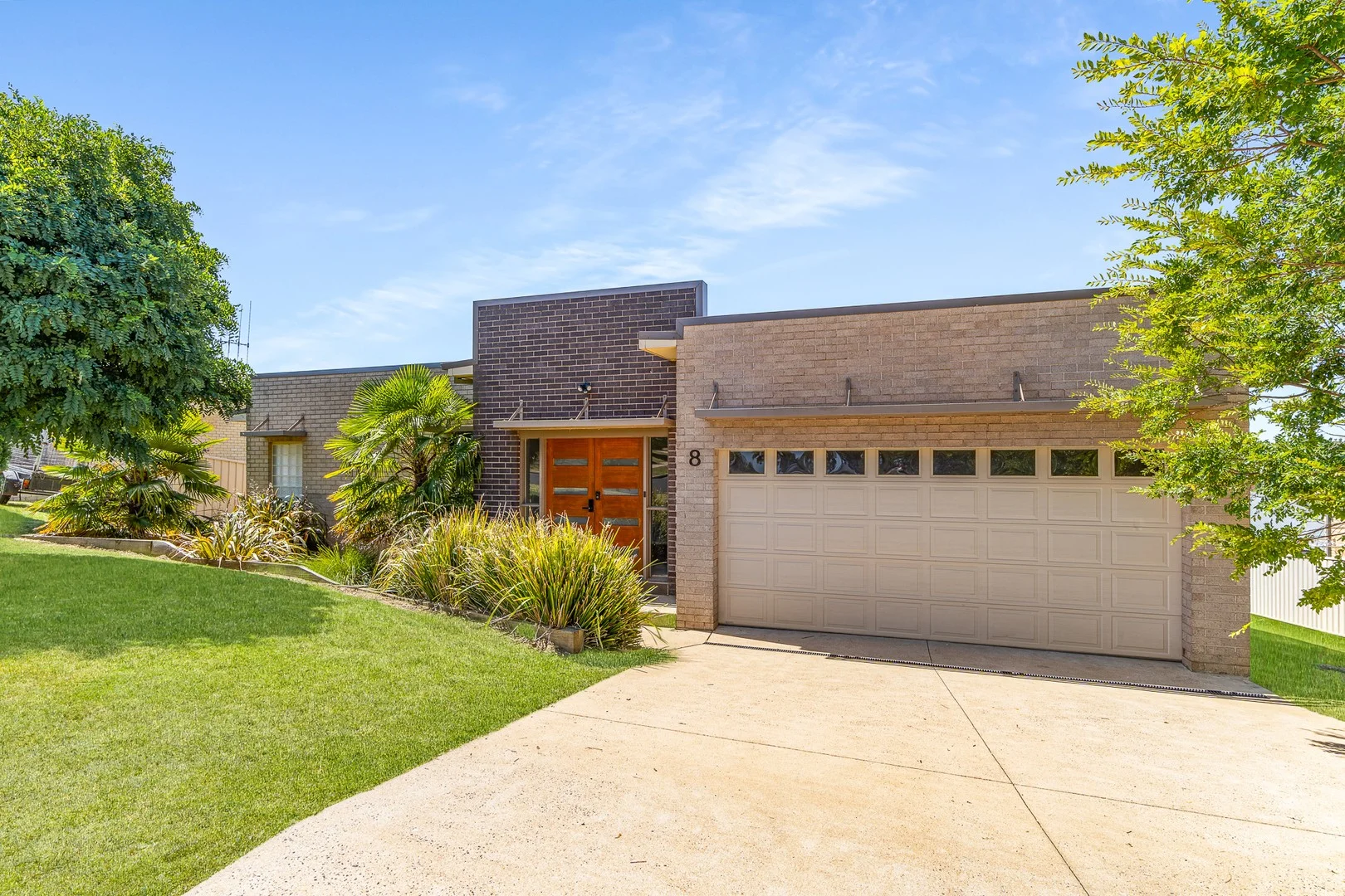 8 Hughes Street (1/17)
